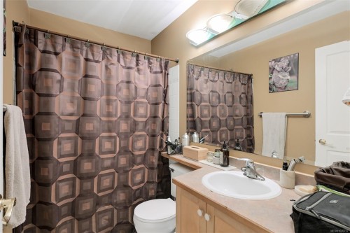 1975 Highland Rd, View Royal, BC 