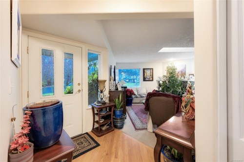 1975 Highland Rd, View Royal, BC 