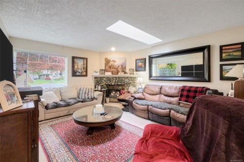 1975 Highland Rd, View Royal, BC 