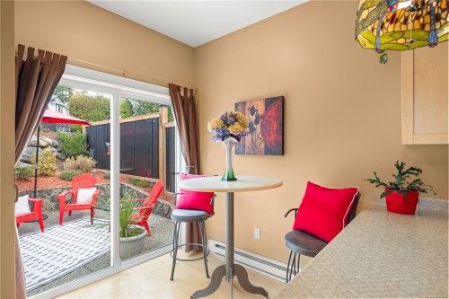 8 Newstead Cres, View Royal, BC 