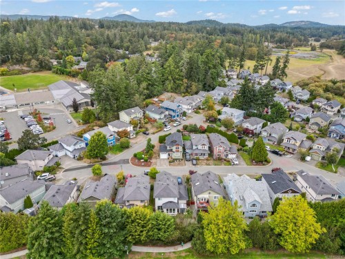 8 Newstead Cres, View Royal, BC 