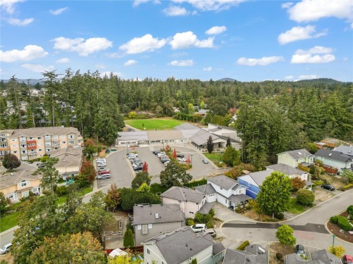 8 Newstead Cres, View Royal, BC 