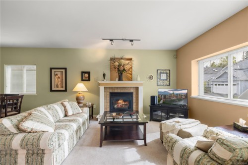 8 Newstead Cres, View Royal, BC 