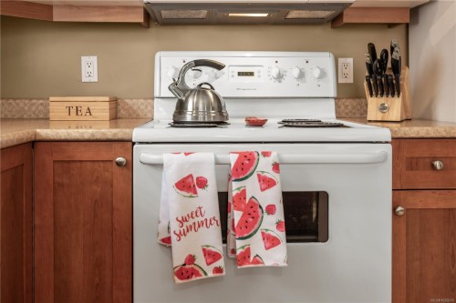 8 Newstead Cres, View Royal, BC 