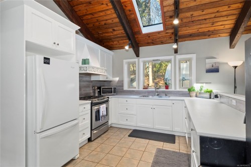 2404 Glenmore Rd, Campbell River, BC 