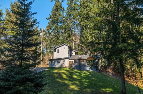 2404 Glenmore Rd, Campbell River, BC 