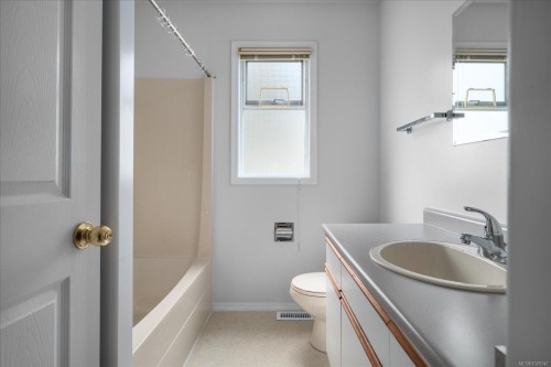 758 De Frane Crt, Ladysmith, BC 