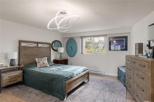 116-3962 Cedar Hill Rd, Saanich, BC - Indoor Photo Showing Bedroom