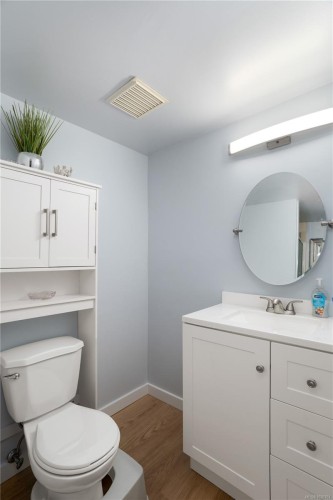 116-3962 Cedar Hill Rd, Saanich, BC - Indoor Photo Showing Bathroom