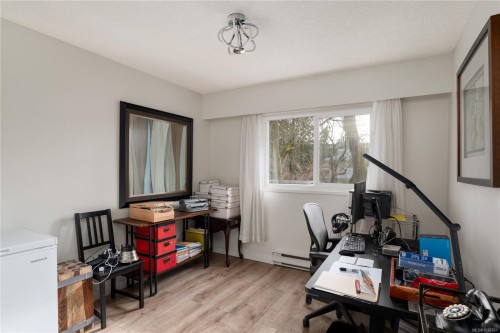 116-3962 Cedar Hill Rd, Saanich, BC - Indoor Photo Showing Office