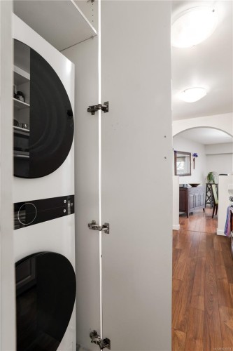 116-3962 Cedar Hill Rd, Saanich, BC - Indoor Photo Showing Laundry Room