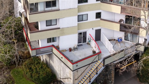 116-3962 Cedar Hill Rd, Saanich, BC - Outdoor