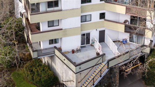 116-3962 Cedar Hill Rd, Saanich, BC - Outdoor