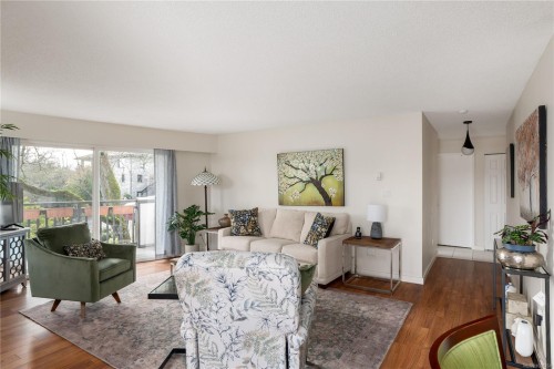 116-3962 Cedar Hill Rd, Saanich, BC - Indoor Photo Showing Living Room