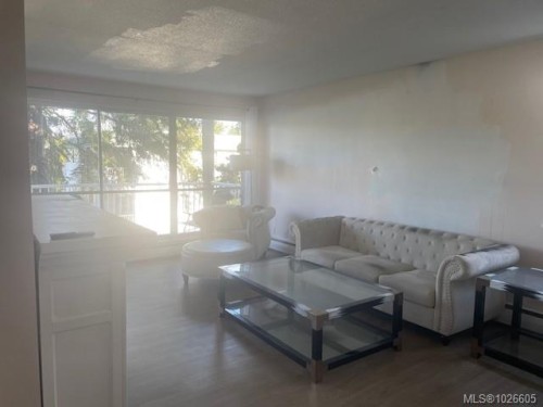 4201-997 Bowen Rd, Nanaimo, BC - Indoor Photo Showing Living Room