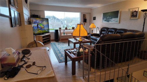 7710 Cedar Pl, Port Hardy, BC - Indoor Photo Showing Living Room
