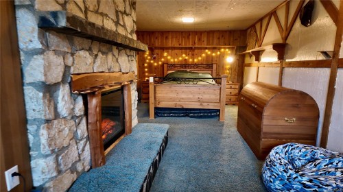 7710 Cedar Pl, Port Hardy, BC - Indoor With Fireplace