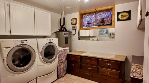 7710 Cedar Pl, Port Hardy, BC - Indoor Photo Showing Laundry Room