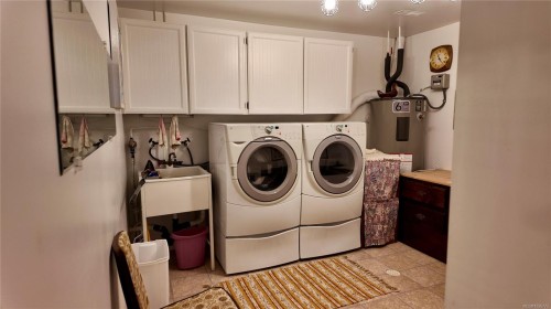 7710 Cedar Pl, Port Hardy, BC - Indoor Photo Showing Laundry Room