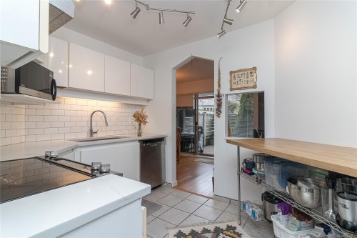 101-935 Johnson St, Victoria, BC - Indoor Photo Showing Kitchen