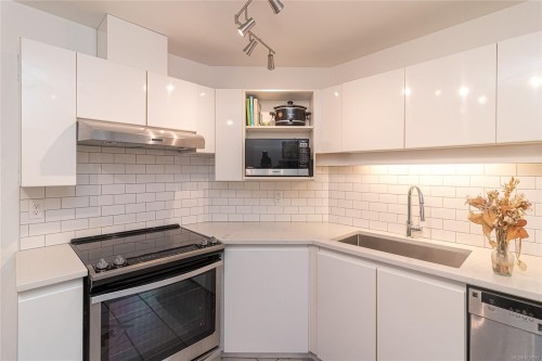 101-935 Johnson St, Victoria, BC - Indoor Photo Showing Kitchen With Upgraded Kitchen