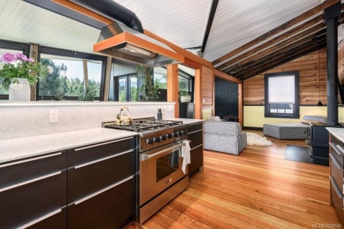 2613 Dunsmuir Ave, Cumberland, BC 