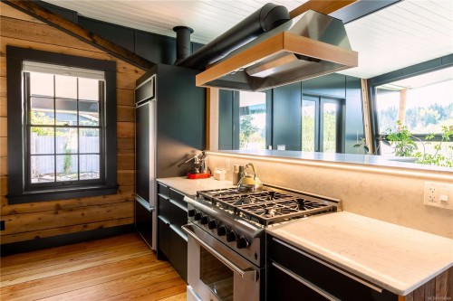 2613 Dunsmuir Ave, Cumberland, BC 