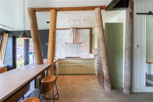 2613 Dunsmuir Ave, Cumberland, BC 