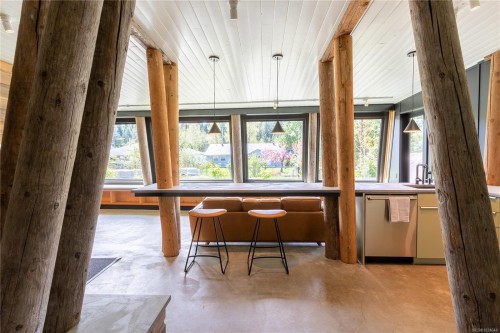 2613 Dunsmuir Ave, Cumberland, BC 