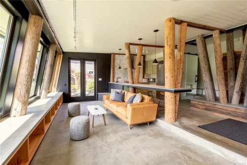 2613 Dunsmuir Ave, Cumberland, BC 