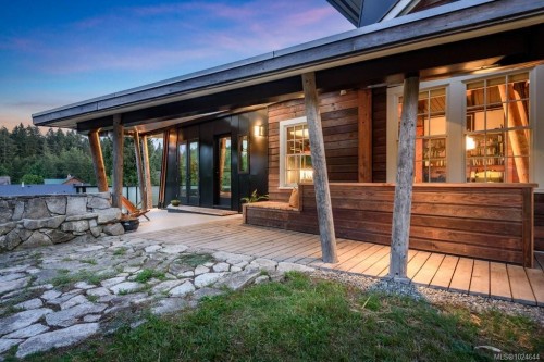 2613 Dunsmuir Ave, Cumberland, BC 