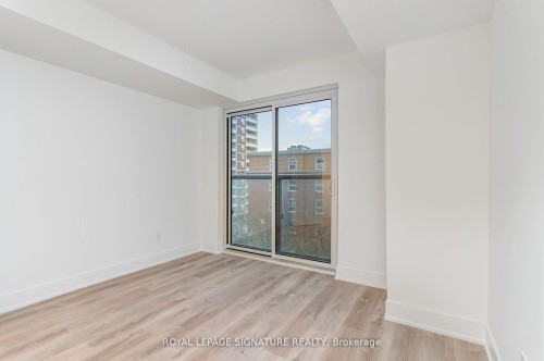 304-370 Martha Street, Burlington, ON - Indoor Photo Showing Other Room