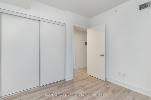 304-370 Martha Street, Burlington, ON - Indoor Photo Showing Other Room