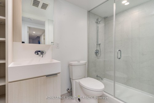 304-370 Martha Street, Burlington, ON - Indoor Photo Showing Bathroom