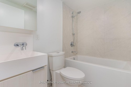 304-370 Martha Street, Burlington, ON - Indoor Photo Showing Bathroom