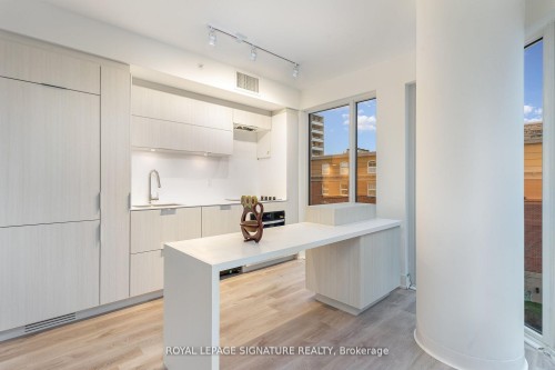 304-370 Martha Street, Burlington, ON - Indoor Photo Showing Kitchen