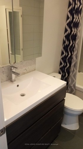 415-205 Manning Avenue, Toronto, ON - Indoor Photo Showing Bathroom