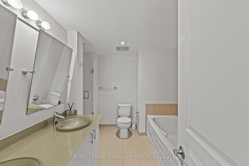 1410-8 Scollard Street, Toronto, ON - Indoor Photo Showing Bathroom