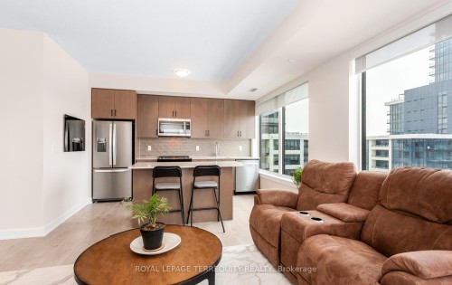 806-3200 William Coltson Avenue, Oakville, ON - Indoor