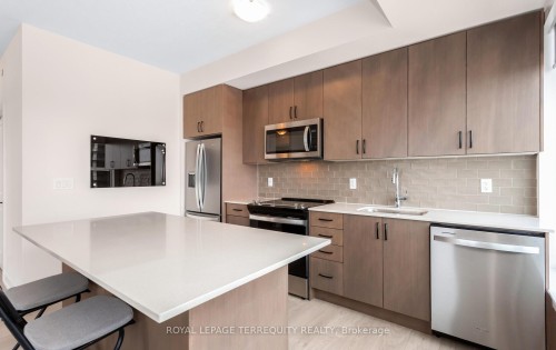 806-3200 William Coltson Avenue, Oakville, ON - Indoor Photo Showing Kitchen With Stainless Steel Kitchen
