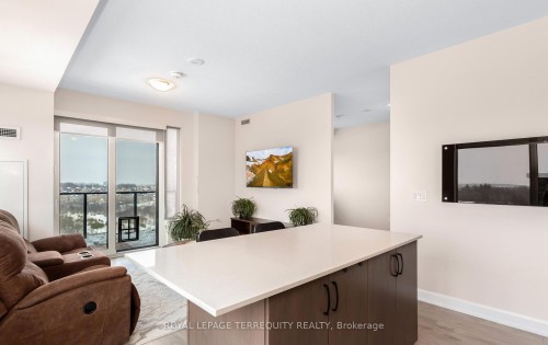 806-3200 William Coltson Avenue, Oakville, ON - Indoor Photo Showing Living Room