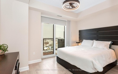 806-3200 William Coltson Avenue, Oakville, ON - Indoor Photo Showing Bedroom