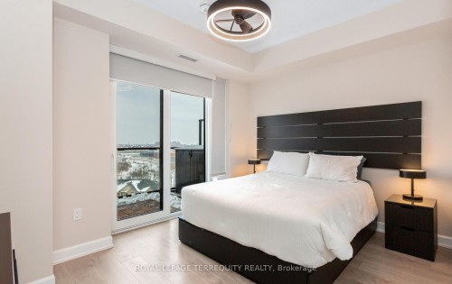 806-3200 William Coltson Avenue, Oakville, ON - Indoor Photo Showing Bedroom