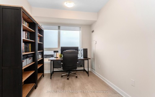 806-3200 William Coltson Avenue, Oakville, ON - Indoor Photo Showing Office