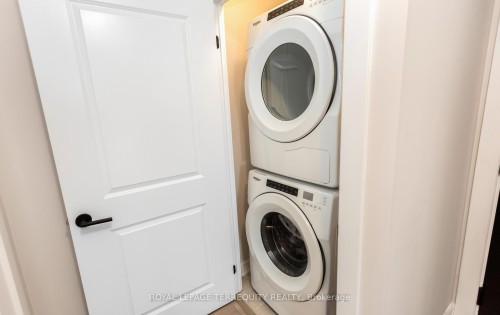 806-3200 William Coltson Avenue, Oakville, ON - Indoor Photo Showing Laundry Room