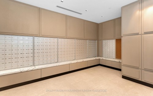 806-3200 William Coltson Avenue, Oakville, ON - Indoor Photo Showing Other Room