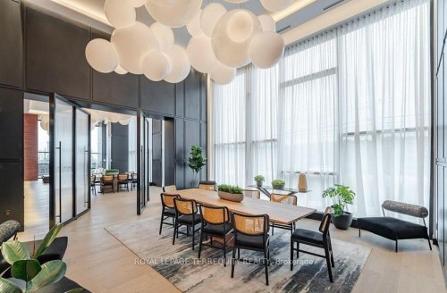 806-3200 William Coltson Avenue, Oakville, ON - Indoor Photo Showing Dining Room