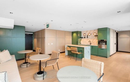 806-3200 William Coltson Avenue, Oakville, ON - Indoor