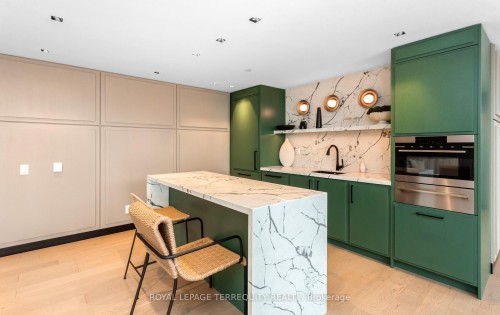 806-3200 William Coltson Avenue, Oakville, ON - Indoor Photo Showing Kitchen