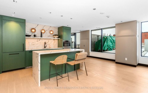 806-3200 William Coltson Avenue, Oakville, ON - Indoor